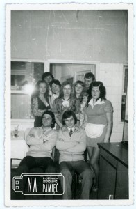 1974. Członkowie zespołu HADES i personel restauracji Parkowa, zdjęcie zrobione w czasie zabawy karnawałowej)